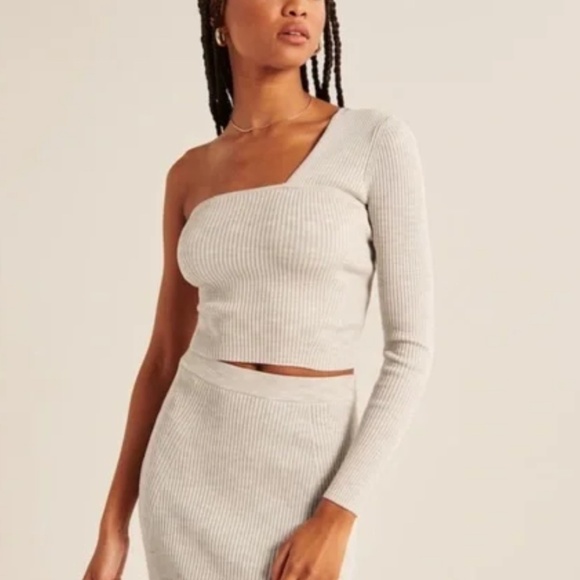 Abercrombie asymmetrical gray top - Picture 4 of 4